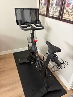Peloton - lightly used, in great condition