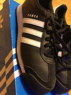 Adidas Classic Black/White Samoa (4Y)
