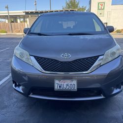 2012 Toyota Sienna