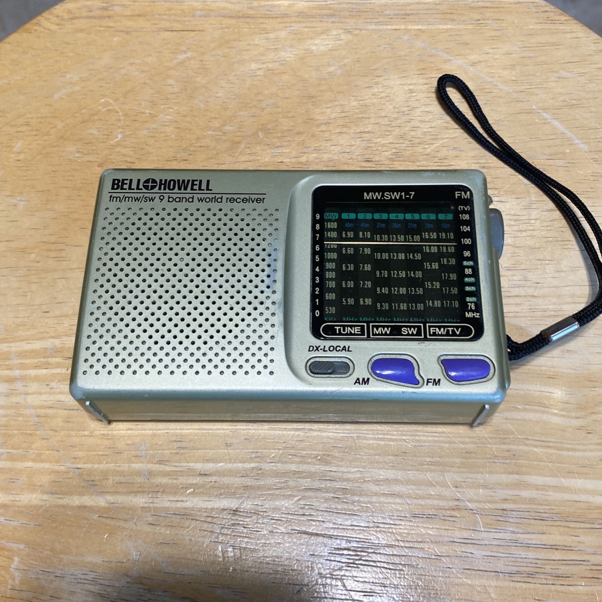 Bell + Howell 9 Band World Receiver AM/FM Weather World Band Portable Radio