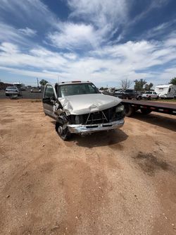 2005 Chevy Silverado 3500HD PART OUT.