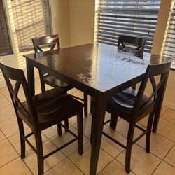 Kitchen dining