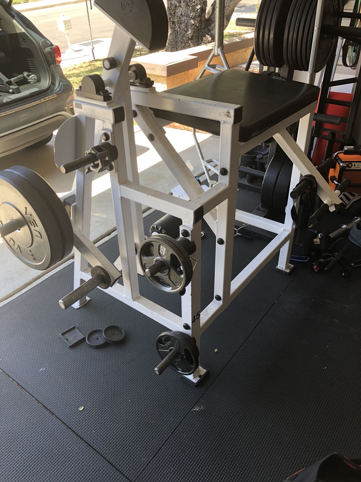 Atlantis Reverse hyper hyperextension