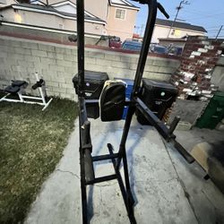 Push Up Pull Up Dips. Machine 