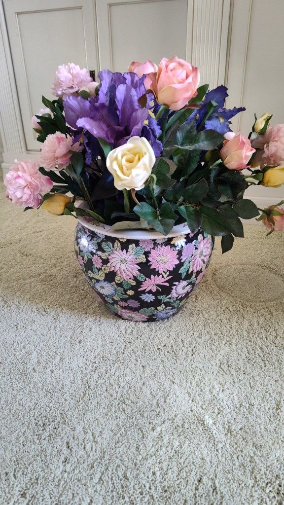 Decorative Porcelain Pot With Flowers