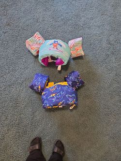 2 SPEEDO  SWIM LIFE VESTS BOTH $25 OR $16 EA SEE DESCRIPTION 