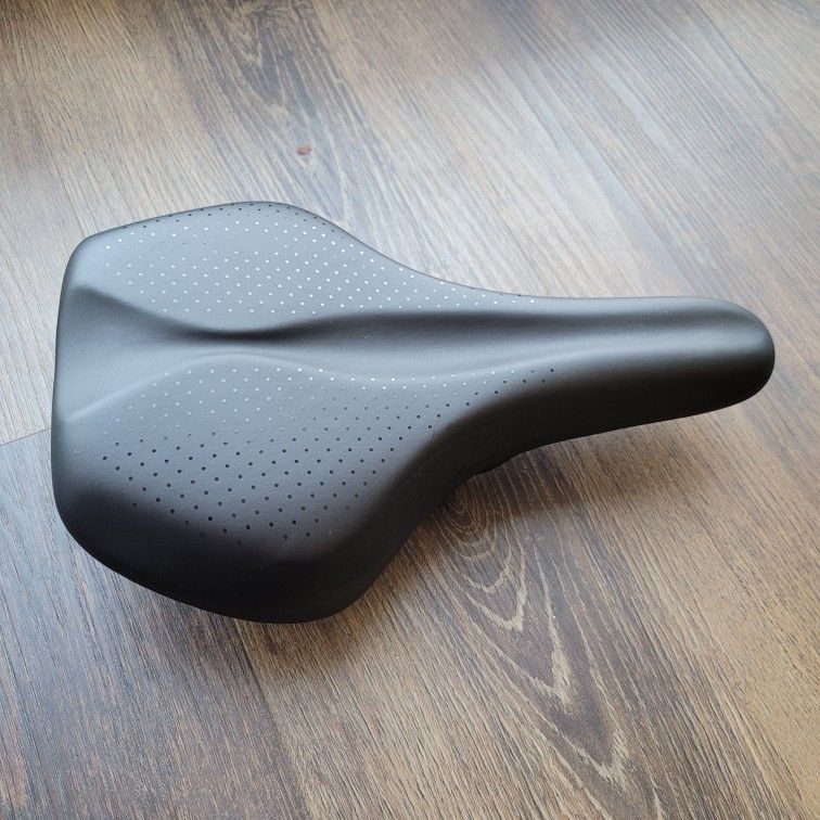 Trek FX 4 Hybrid Saddle.