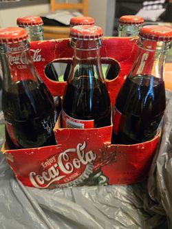 Coca-Cola Coke 6 Pack Bottles ~ 2001 Walgreens 100th Anniversary with Carry Case