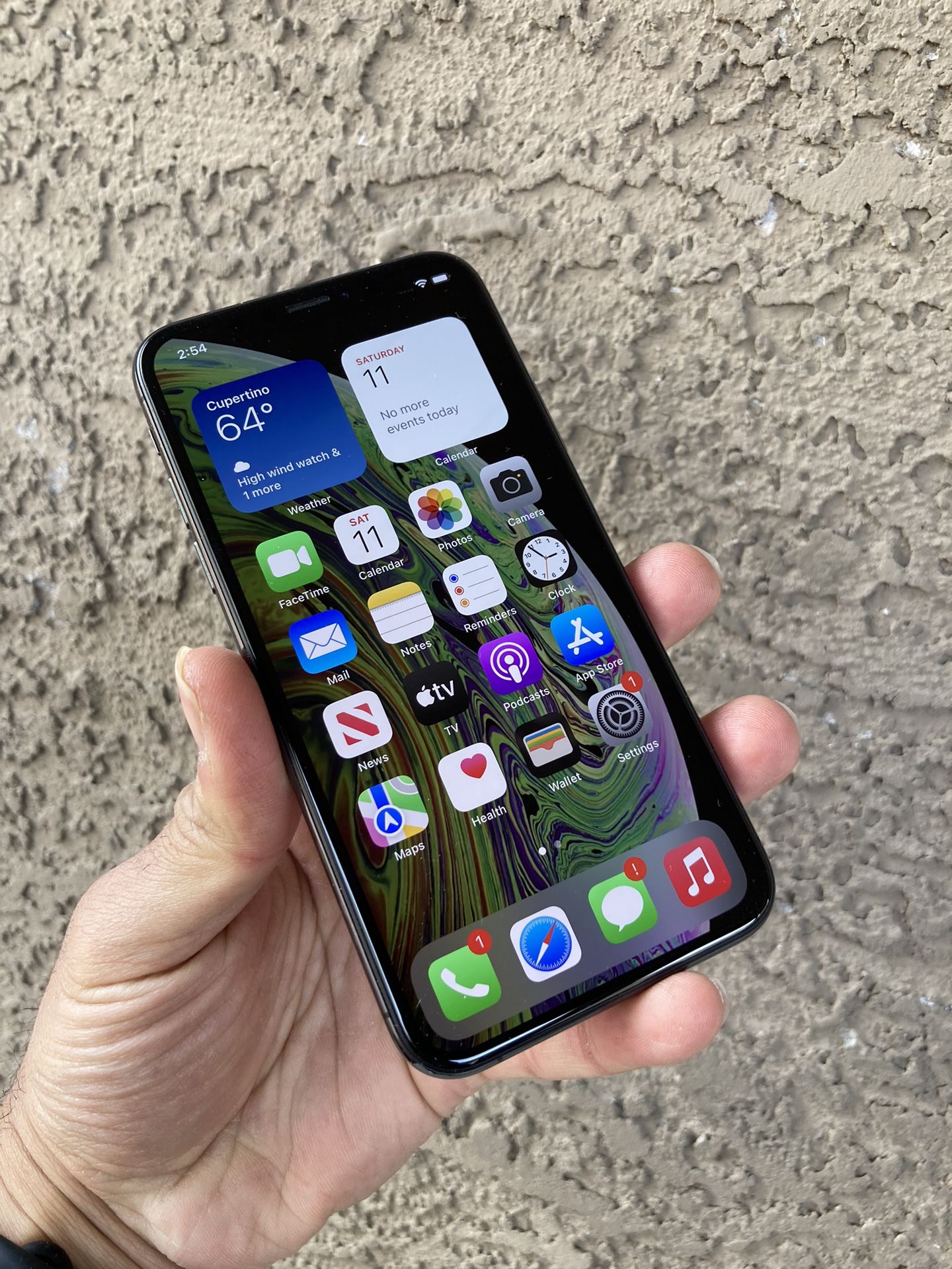 Iphone XS. Like New And Unlocked!