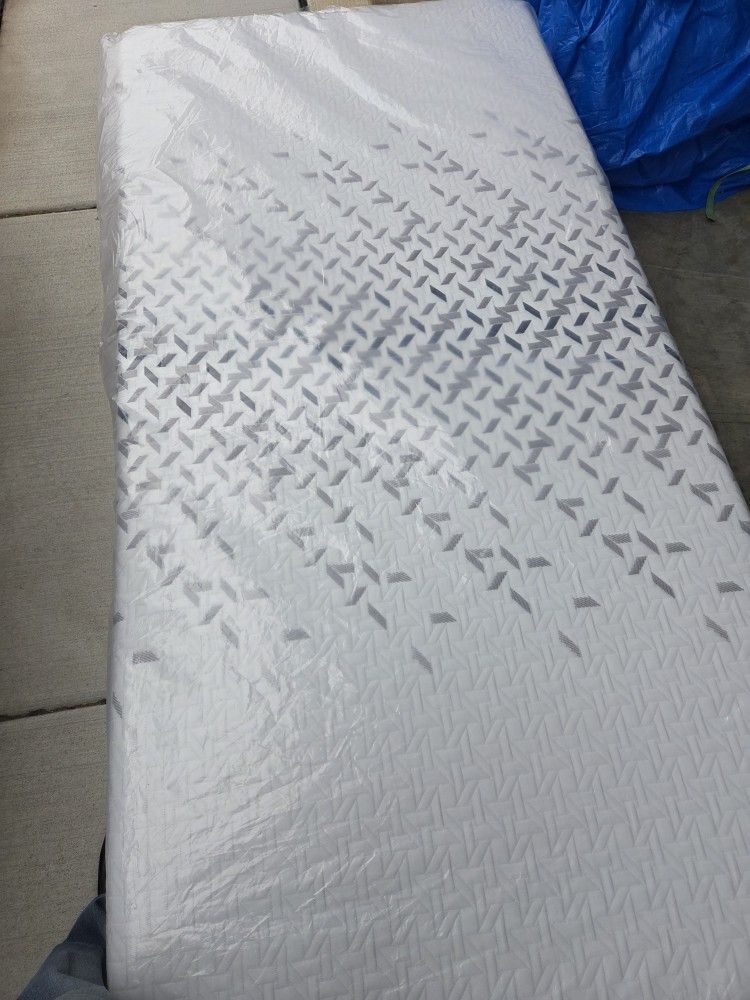 Twin XL Nectar Ultra Hybrid Mattress - Like New