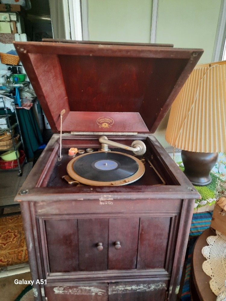 And take record player I Am Aks Now $ 300 Hundred Dollars