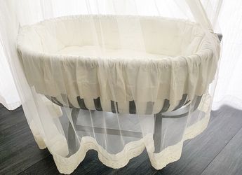 Bellini Bassinet Cradle Wood for Sale in Boca Raton FL OfferUp