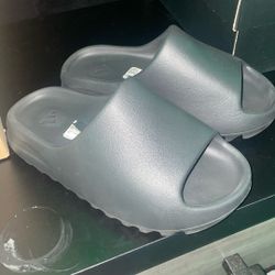 Adidas Yeezy slide