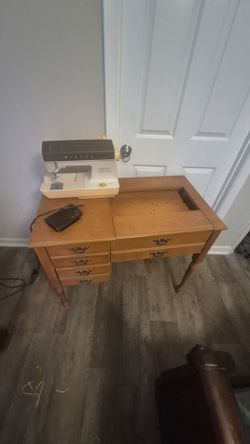 Vintage Singer Creative Touch 1030 Sewing Machine with Cabinet Desk & Pedal
