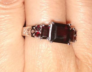 Very Lovely Genuine Garnet Sterling Silver New In Box Ring 💍