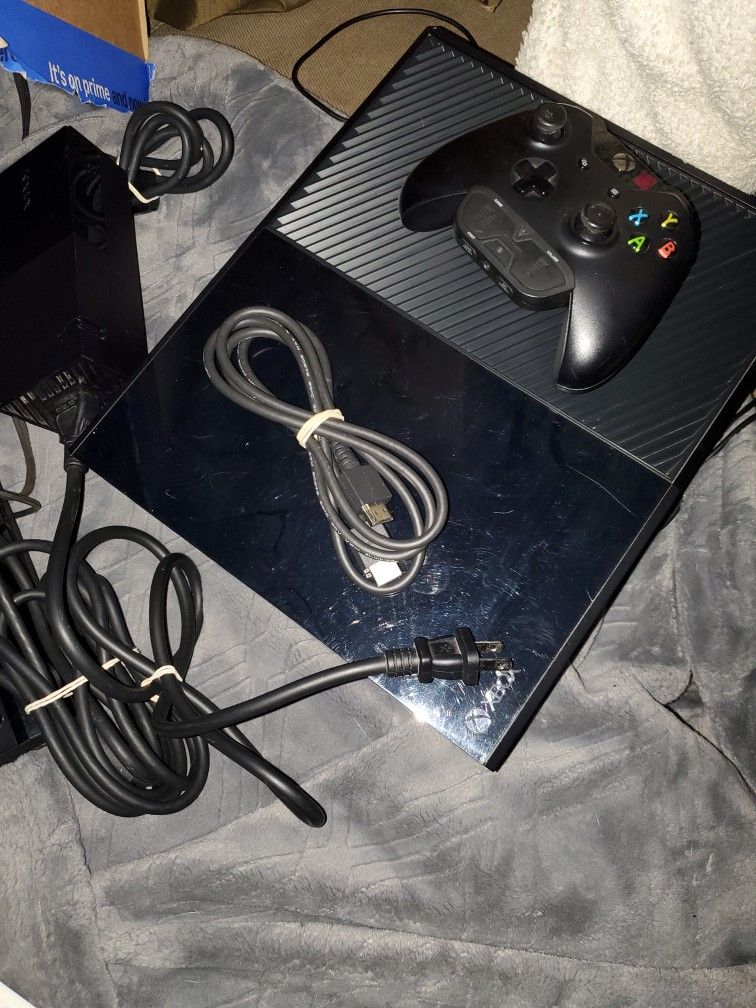 Xbox One & Kinect & 6 Games & Wireless Controller 