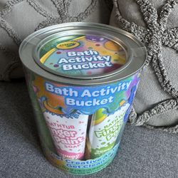 Crayola Bath Activity Bucket—30 piece set