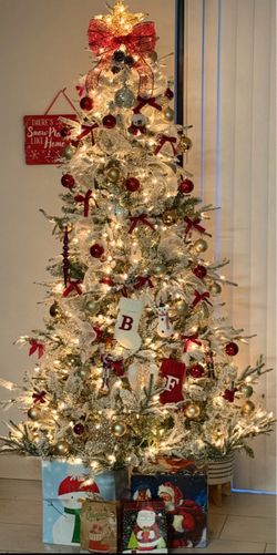 Flocked Pre-Lit Artificial Christmas Tree