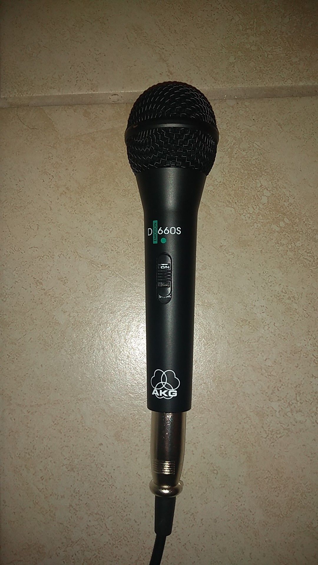 Akg emotion 660s dynamic microphone