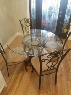 Almost new glass kitchen table set