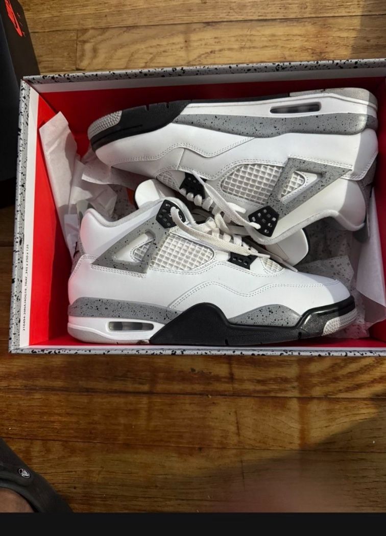 “PRE OWNED AIR JORDAN 2025 CEMENT 4 SIZE 10”