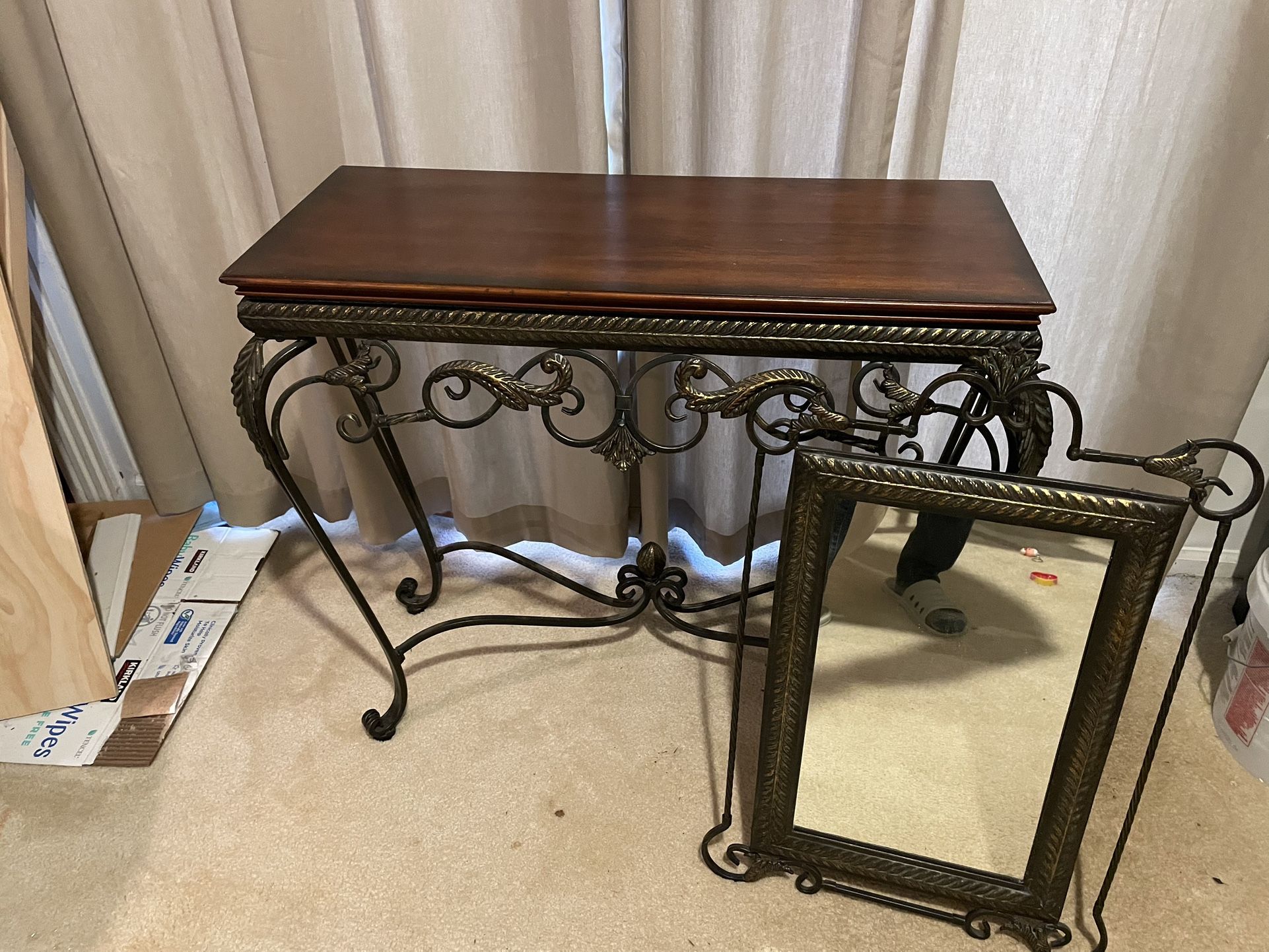 Entry Table With Mirror