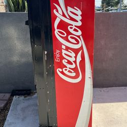 Coca-Cola Vending Machine 