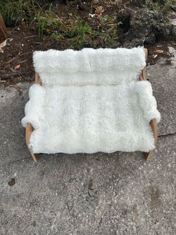 Furry Pet bed/Lounge