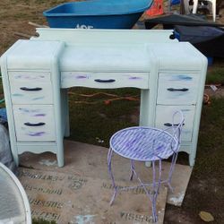 Antique Vanity Comes With Vanity Mirror