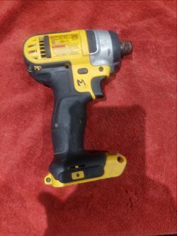 Dewalt  Compat drill perfect condicion  55.00