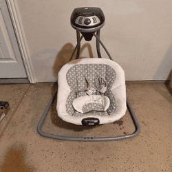 would laugh Infant Swing – Plush and Snug for Your Baby’s Relaxation