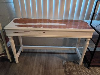 White Wood Console Table with Turned Legs