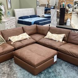 Brand New/ Faux Leather 5-piece Sectional, Seccional, Couch With Ottoman// Delivery Available 