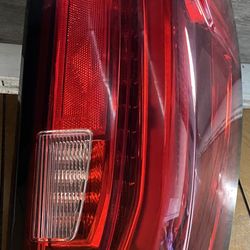 2021 GMC Sierra 1500 Right tail light L E D