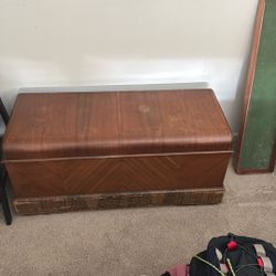 Vintage Roos “Sweetheart” Cedar Hope Chest / Blanket Chest