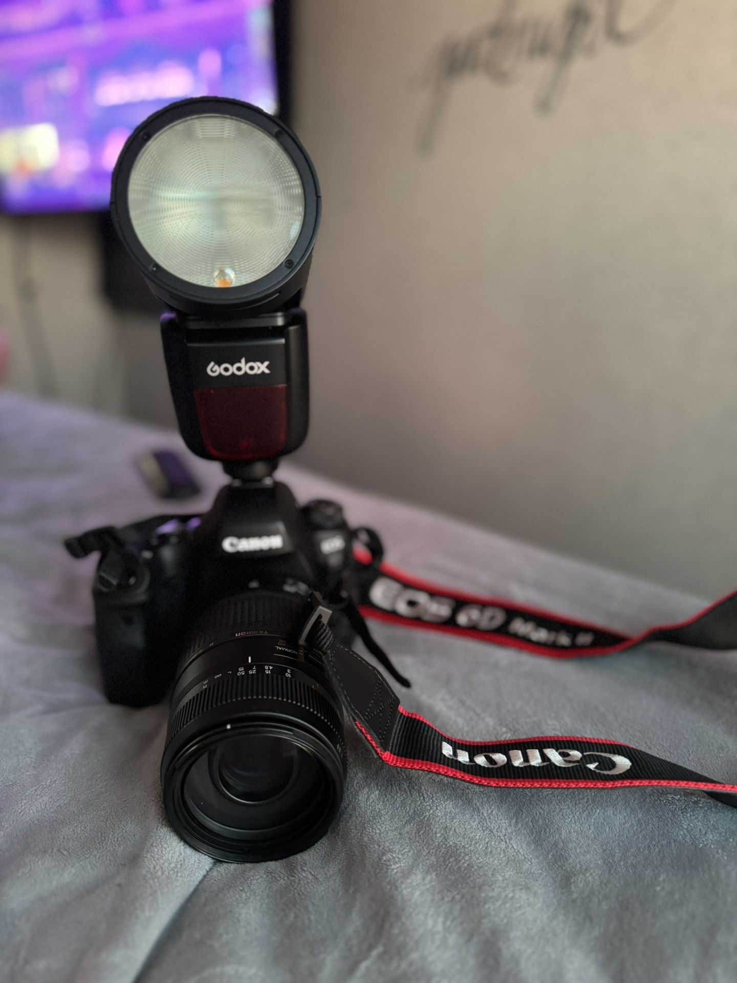 Canon Eos 6D Mark ii (FLASH NOT INCLUDED) 