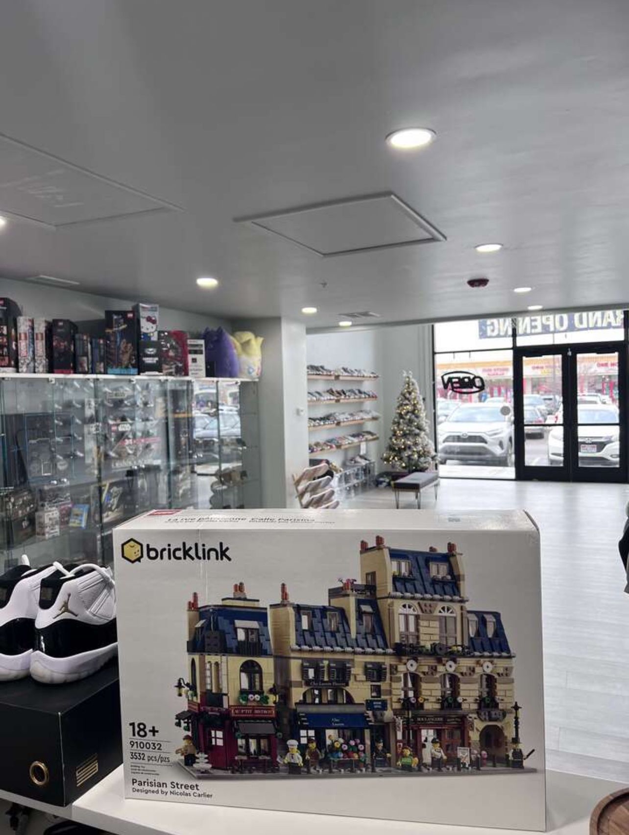 Brand new 910032 LEGO Parisian Street