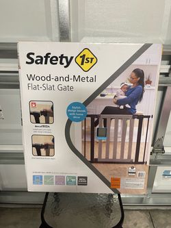 Safety 1st Wood and Metal Gate