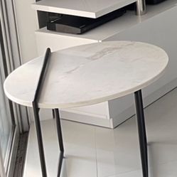 New Beautiful Modern White Marble End Table, diameter: 22.00 height: 19.00,  Was $200 At City Furniture  