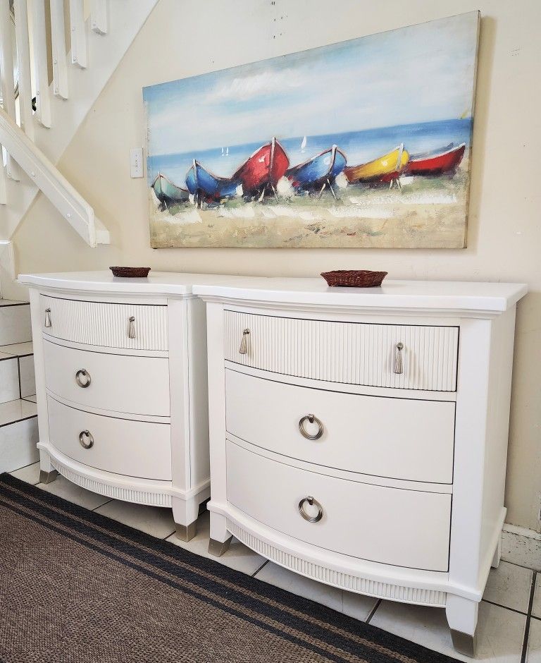 PAIR OF ASHLEY FURNITURE SOLID WOOD NIGHTSTANDS NIGHT TABLES DELIVERY AVAILABLE