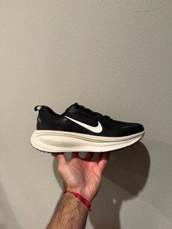 Men Size 10.5 / Women 12 - Nike Vomero 18 - NEW