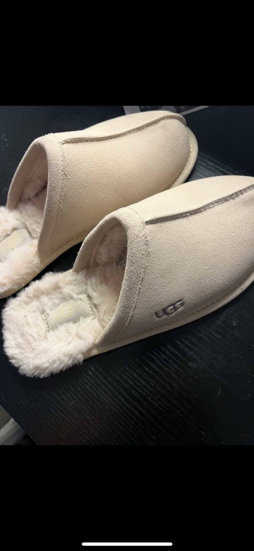 UGG SLIPPERS
