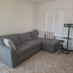 Sectional In Excellent Condition 