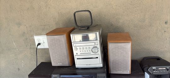 Cd and tape player