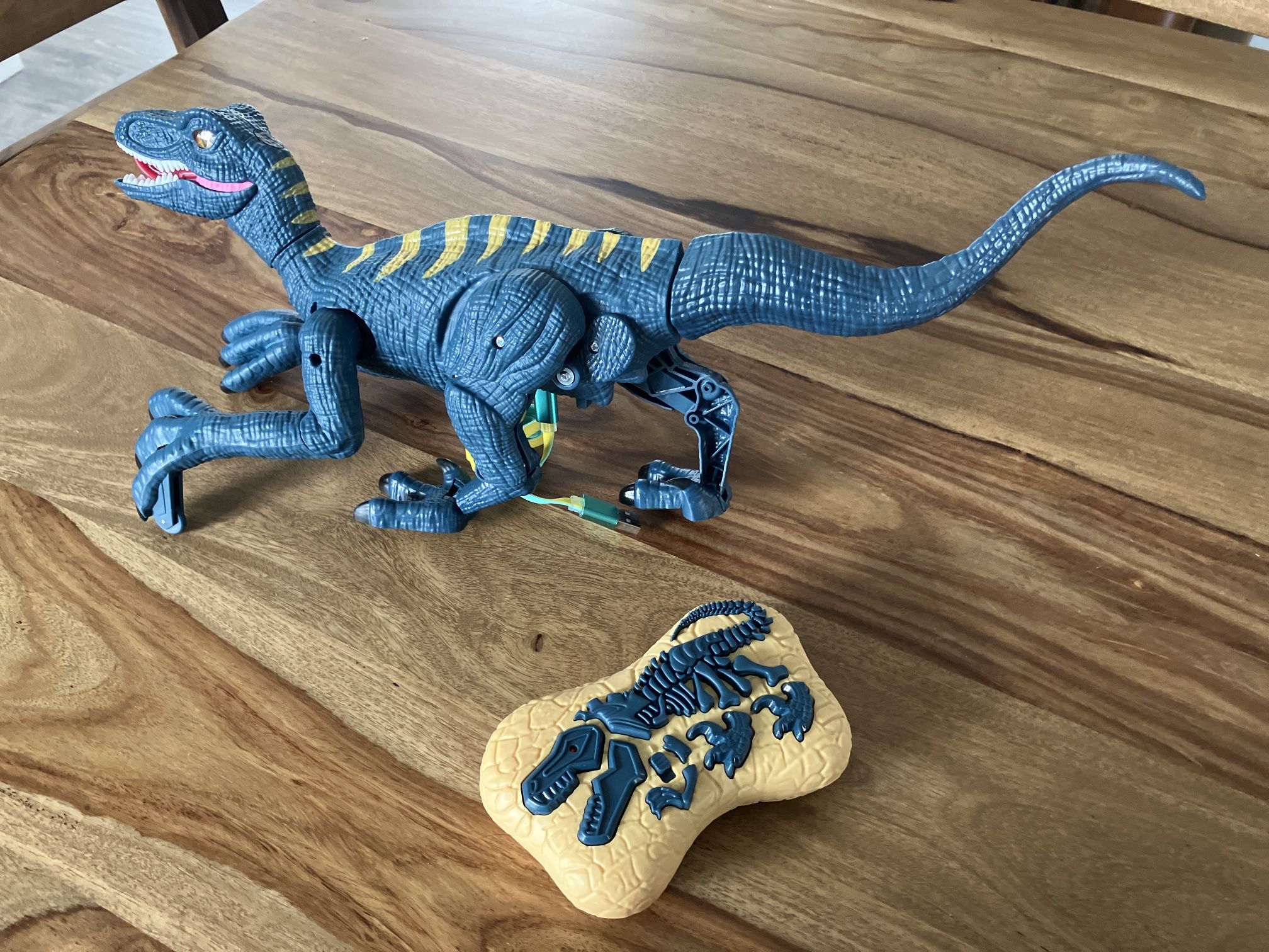 Remote Control Dinosaur-velocirráptor