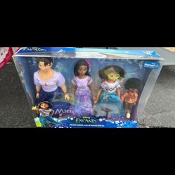 Encanto 4 Doll Set  New 