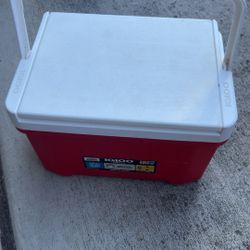 Igloo Lunch Box - Red - 13 Cans 