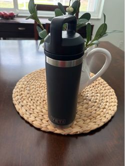 YETI 18 OZ WATER BOTTLE WITH CHUG CAP
