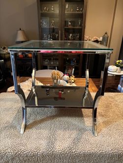 Living Spaces Jordanna Glass End Table