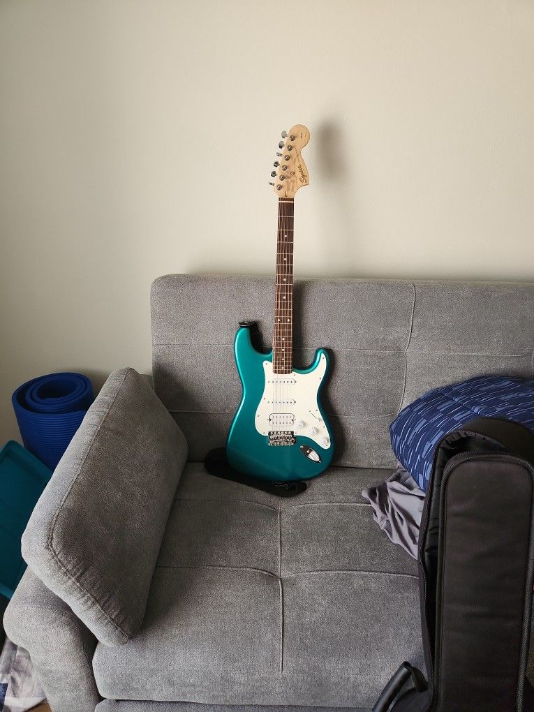 Squier Stratocaster By Fender W/50 Watt Modeling Amp